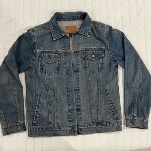 GAP Jean Jacket, great condition, like new.